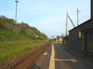 日高三石駅