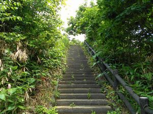名山台展望台へ向かう階段