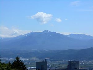 ゲレンデの作業道から振り返る