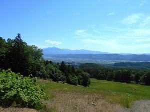 ゲレンデの作業道から振り返る