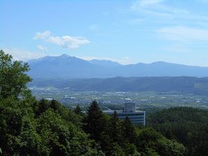 ゲレンデの作業道から振り返る