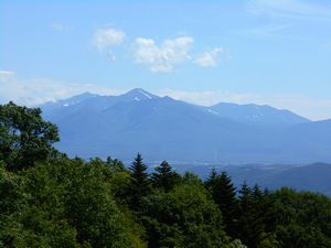 振り向くとこんな感じで山並みが