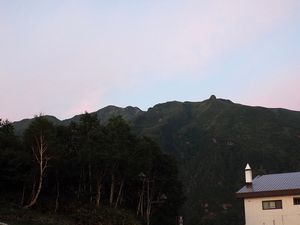 早朝の十勝岳温泉登山口