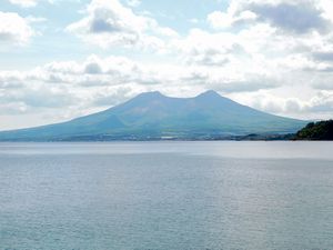 噴火湾沿岸からの風景