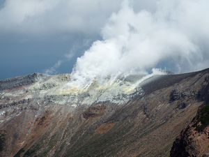 上ホロカメットク山から噴煙