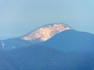 袴腰岳山頂から