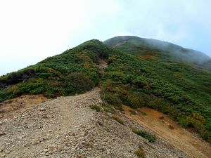 馬の背から山頂へ