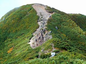 馬の背から山頂へ