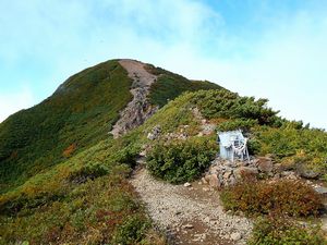 馬の背から山頂へ