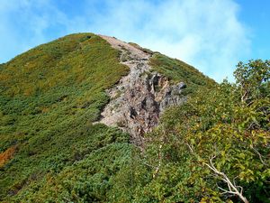 馬の背から山頂へ