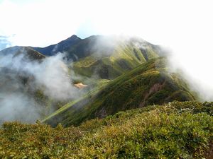 馬の背から山頂へ