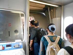 飛行機までの通路の様子