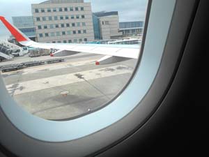 飛行機の窓から