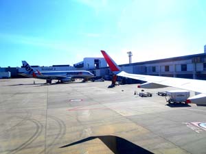成田空港駐機場の様子