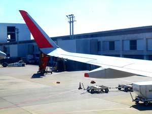 成田空港駐機場の様子