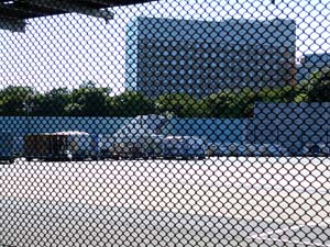 空港ターミナルへの通路から