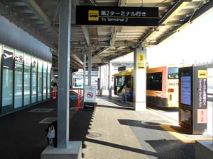 第2ターミナルへの送迎バス乗り場の様子