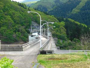 新中野ダム管理棟