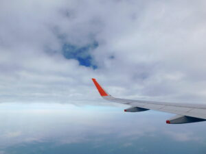 飛行機の窓から