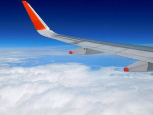 飛行機の窓から