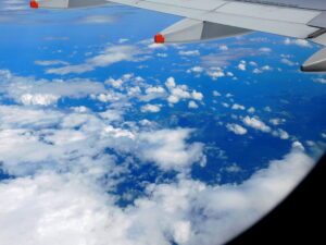 飛行機の窓から