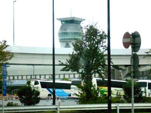 成田空港へ