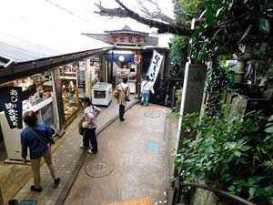 江の島岩屋へ