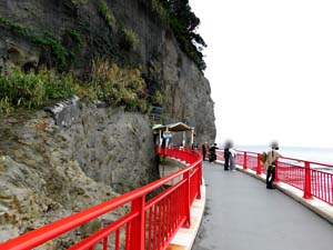 岩屋へ