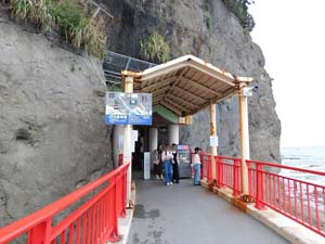 岩屋入口へ