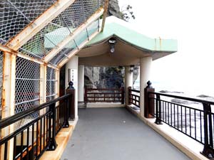 岩屋の中の様子
